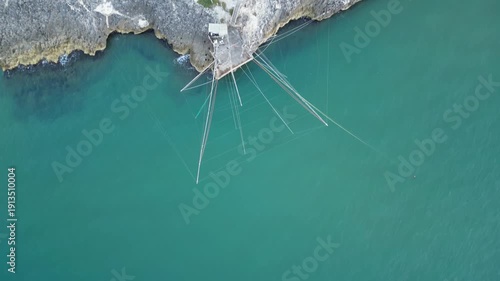 antico trabucco costruito sulla costa del Gargano in Puglia