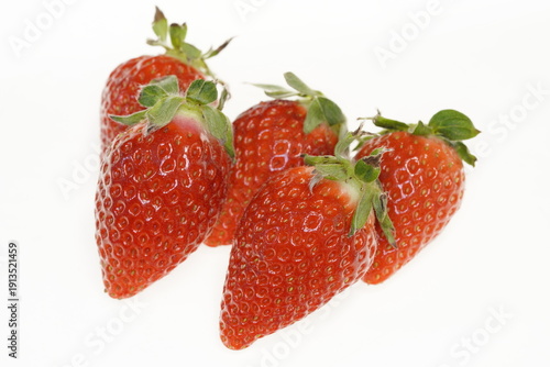 Wallpaper Mural 真っ赤ないちご ならあかり　奈良県産ブランドイチゴ Torontodigital.ca