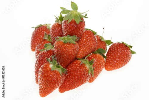 Wallpaper Mural 真っ赤ないちご ならあかり　奈良県産ブランドイチゴ Torontodigital.ca