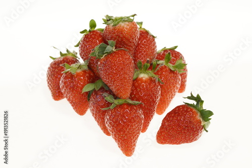 Wallpaper Mural 真っ赤ないちご ならあかり　奈良県産ブランドイチゴ Torontodigital.ca