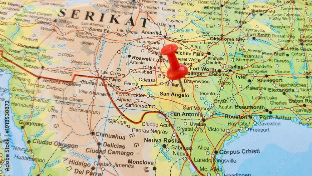 Naklejka premium View of San Angelo, is a city in and the county seat of Tom Green County, Texas, United States, on a geographical map of America, marked with red push pin