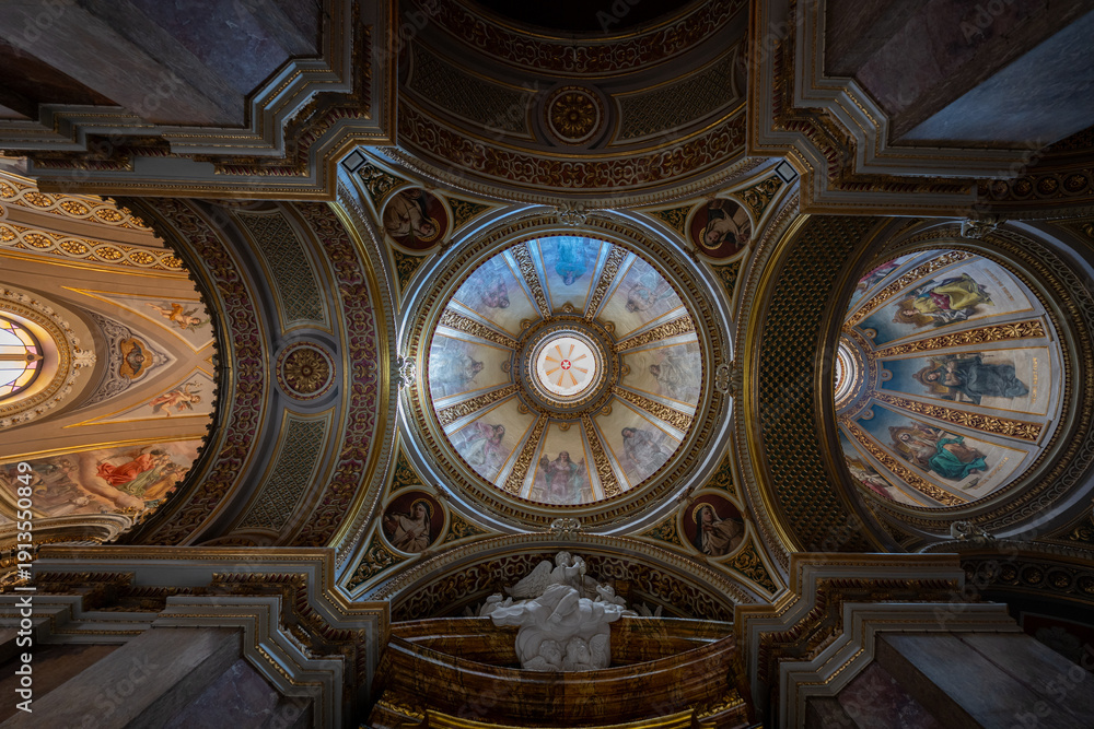 Obraz premium Ceiling dome interior of Saint Dominic Church - Valletta, Malta