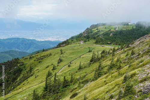 Wallpaper Mural 夏の美ヶ原高原登山で見る広大な風景 Torontodigital.ca