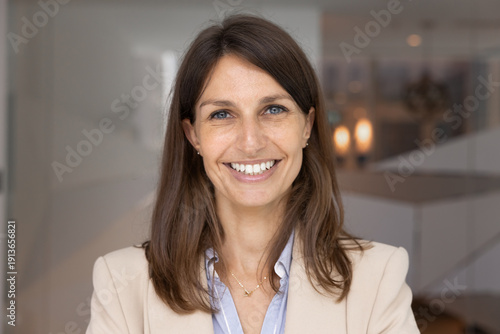 Tableau sur toile Positive businesswoman close up head shot, office portrait
