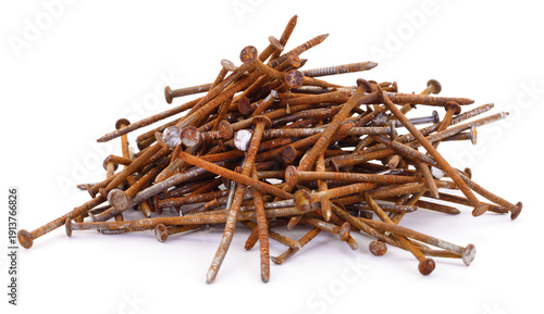 Schilderij op canvas Pile of old rusty metal nails isolated on white background