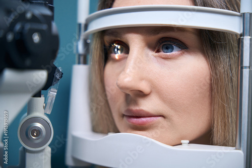 Fotografia Close up of head of young patient fix in tomography in optical coherence equipme