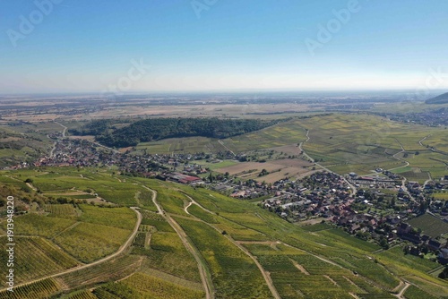 Photos Le village de Westhalten et les vignobles des coteaux alsaciens vus par drone