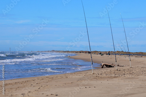 Obraz na plátně paysage au bord de la mer et les lignes des pécheurs
