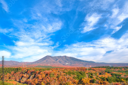 栃木県那須塩原市　那須塩原から見る秋の紅葉に染まる那須連山と那須高原の風景