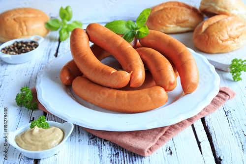 Slika na platnu frische Bockwürstchen mit Semmeln und senf