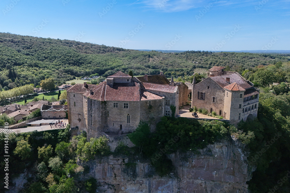 Obraz premium Historic and medieval village of Bruniquel in the South of France