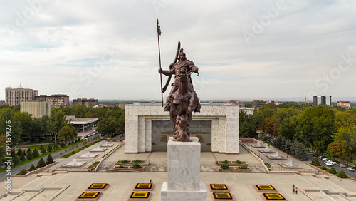 Tableau sur toile Manas Statue at Ala-Too Square in Bishkek