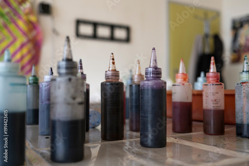 Barwniki, butelki z barwnikami