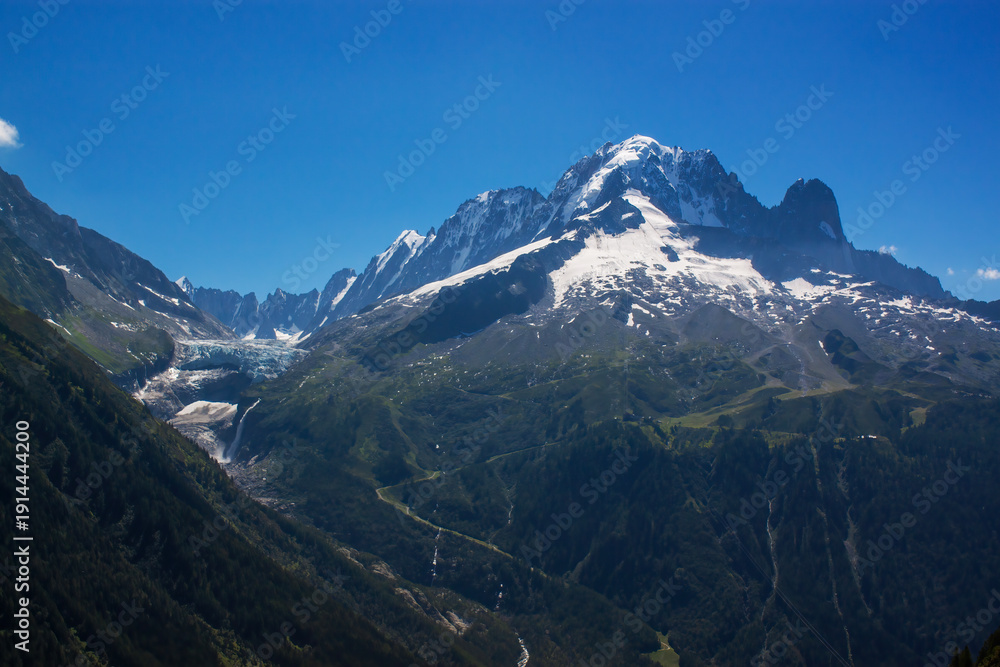 Obraz premium Spectacular view of Mont Blanc massif from lac Blanc, Chamonix