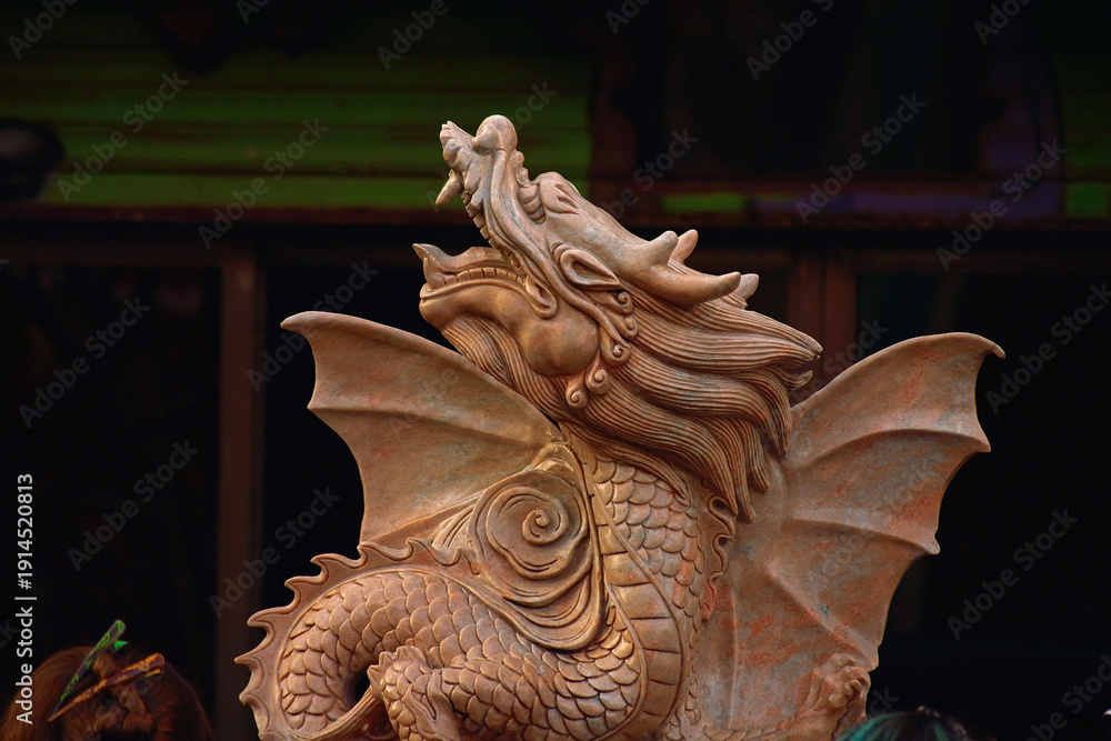 Fototapeta premium chinese dragon statue