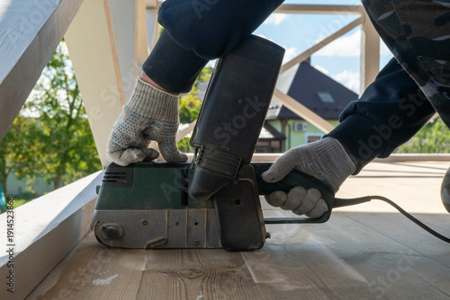 Εκτύπωση καμβά Adult using electric sander for outdoor woodwork project on sunny day