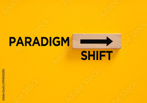 Foto Paradigm shift message showing new direction concept
