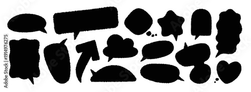 Black speech frames with crayon texture. Cute hand-drawn talk bubbles and dialog boxes. Grungy doodle balloons for comic chat, sketched in pastel chalk and pencil style. Japanese speech frames,  bg