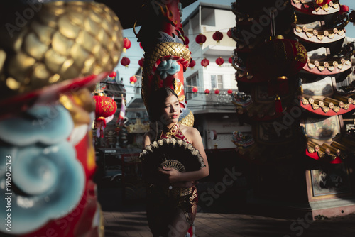 Fotografija Serious Asian woman in traditional costume with an elaborate headdress for cultural festival celebration
