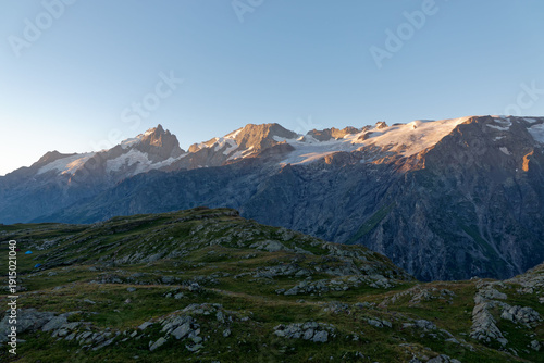 Wallpaper Mural Aube sur la Meije et le massif des Ecrins vu depuis le plateau d'Emparis Torontodigital.ca