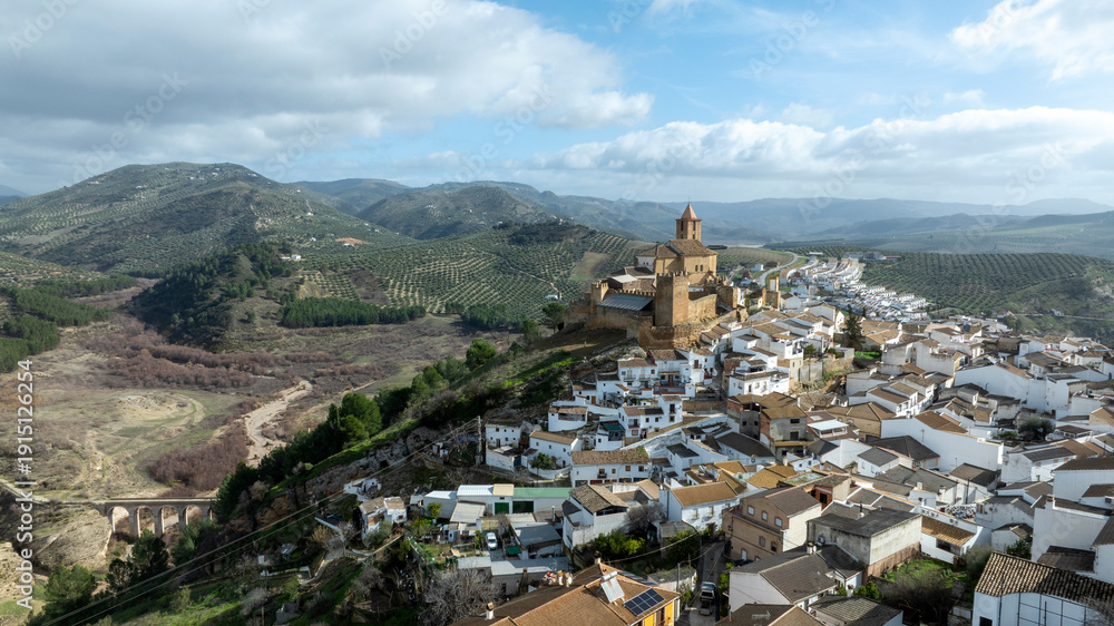 Naklejka premium Vista aérea del Municipio de Iznájar en la provincia de Córdoba, Andalucía