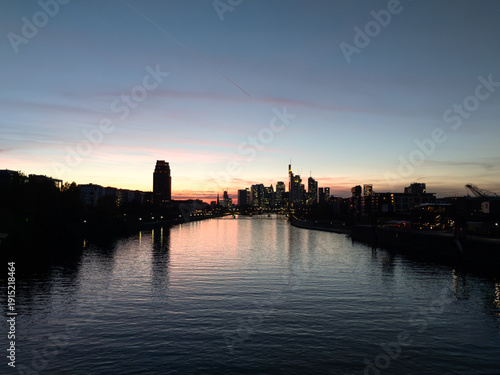 Sonnenuntergang über der Frankfurter Skyline