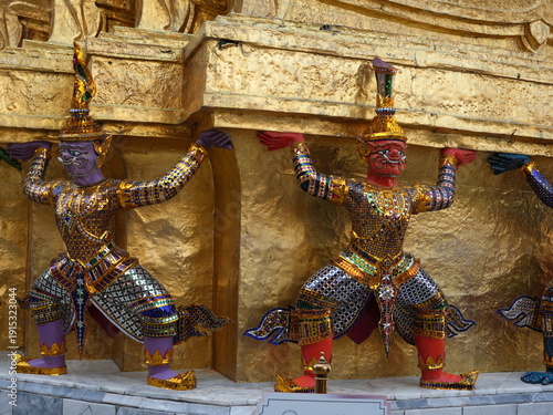 Canvas Print Buddhist temple in bangkok