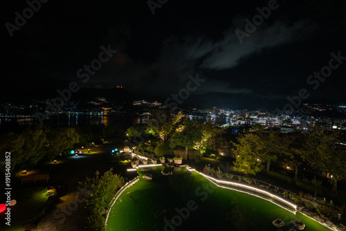 Obraz w ramie 旧三菱第2ドックハウスから見るグラバー園と長崎市の夜景