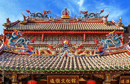 The roof of Guandi Temple with elaborate porcelain inlay sculptures of dragons and phoenixes, Quanzhou, UNESCO, Fujian Province, China