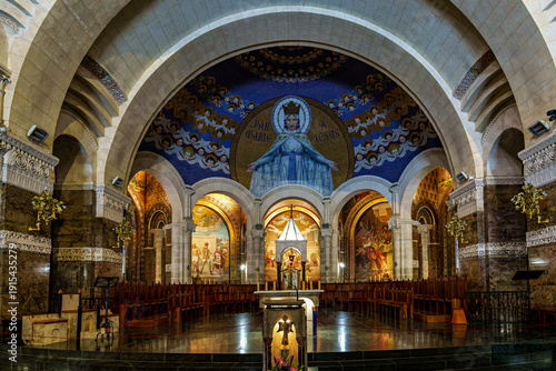 Slika na platnu Interior of the Basilica in the Sanctuary of Lourdes, France