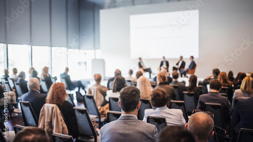 Fotografía Interview and round table discussion at business convention and presentation