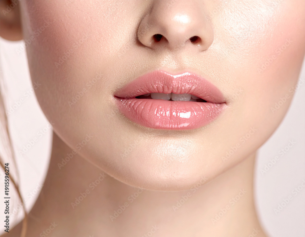 Naklejka premium A woman's face with a pink lip. The lips are full and plump. The woman has a light skin tone