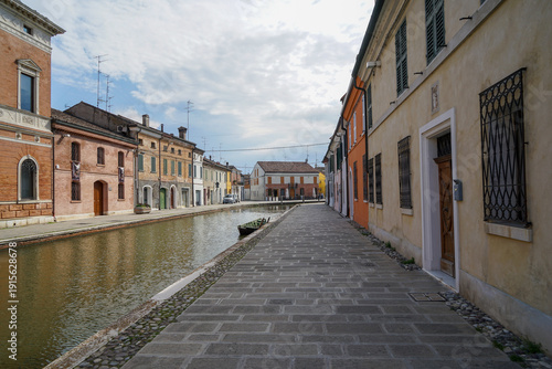 Fotografie Historic Old Town of Comacchio with Canals and Bridges, Italy – Idyllic Walking