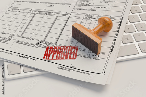 Foto Wooden stamp with approved text on health insurance application form
