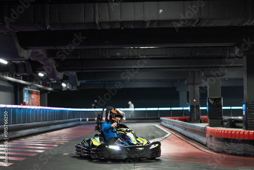Schilderij op canvas An exhilarating indoor go-kart racing scene highlighting speed and competitive spirit among racers
