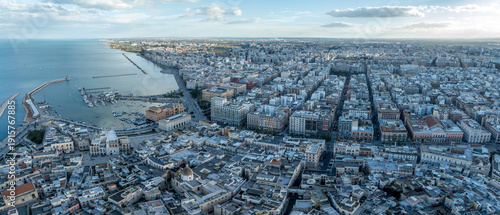 Φωτογραφία Aerial sunset view of Bari Italy with the Puglia coast