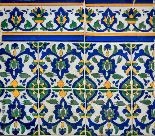 Foto Ornate tunisian mosaic tile work in the Old Town in Nice, France