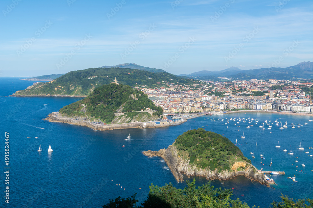 Fototapeta premium Scenic view of Donostia San Sebastián, Spain