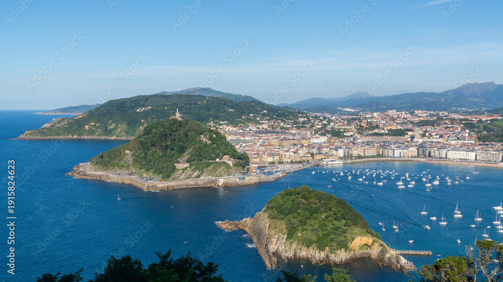 Fototapeta premium Scenic view of Donostia San Sebastián, Spain
