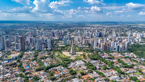 Quadro em tela Vista aérea da região central de Maringá, com a catedral ao centro!