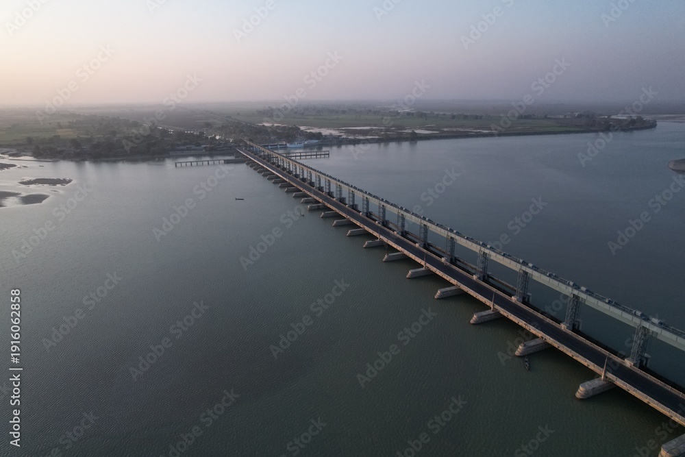 Obraz premium Koshi Barrage, India- Nepal Border, Bihar