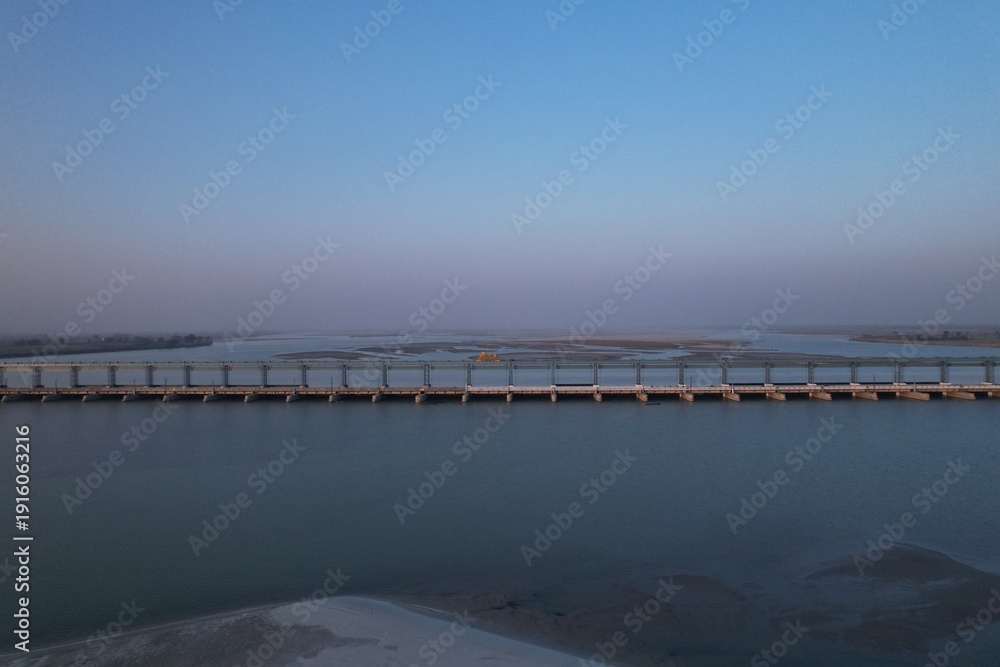 Obraz premium Koshi Barrage, India- Nepal Border, Bihar