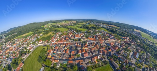 Foto Wolkenloser Sommertag in Pfreimd im Naturpark Oberpfälzer Wald in Nordbayern