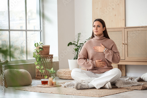 Young woman meditating on r...