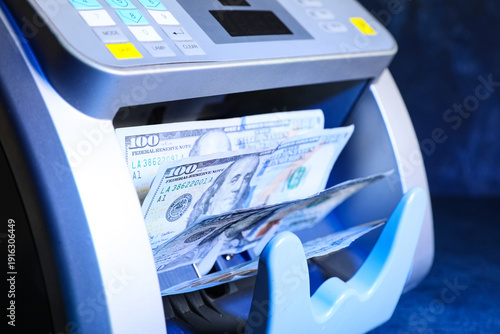 Modern cash counting machin...