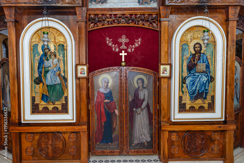 фотографія Ornate wooden iconostasis with traditional Orthodox icons of Mary and Jesus