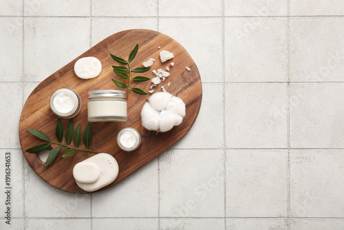 Spa composition with tray, ...