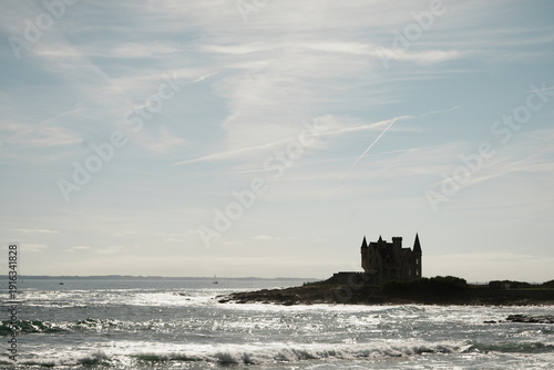 Foto Silhouette du château de Quiberon dans le Morbihan en Bretagne, France