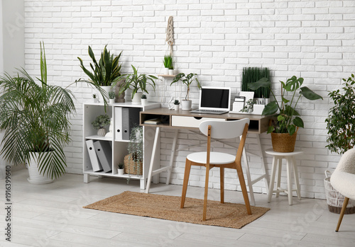 Modern home office workspac...