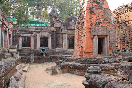 Canvastavla ruined ancient hindu and buddhist khmer temple (phnom chisor) in the takeo provi